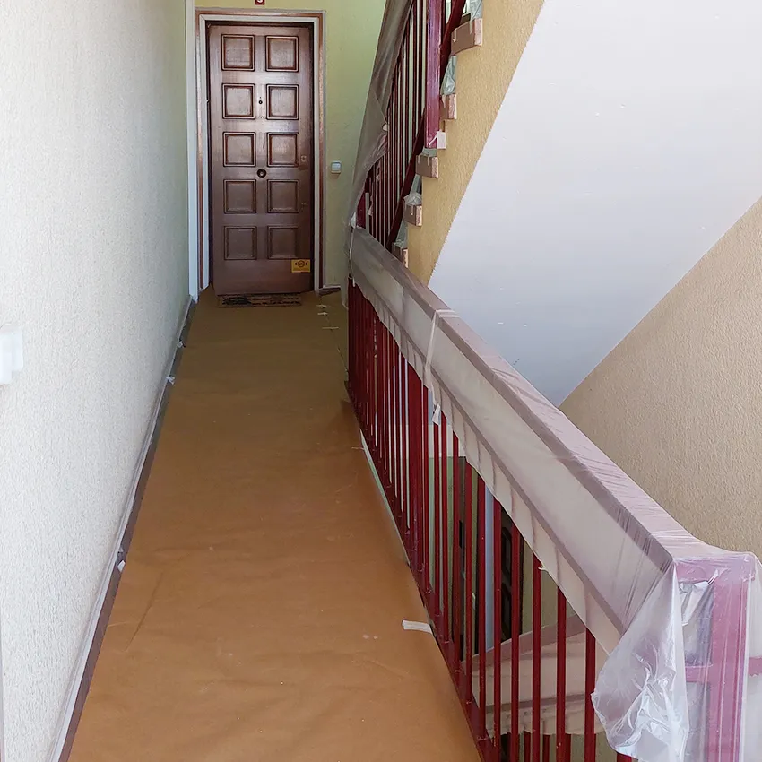 Pintura escalera comunidad de vecinos en Barcelona - BARNACOLOR
