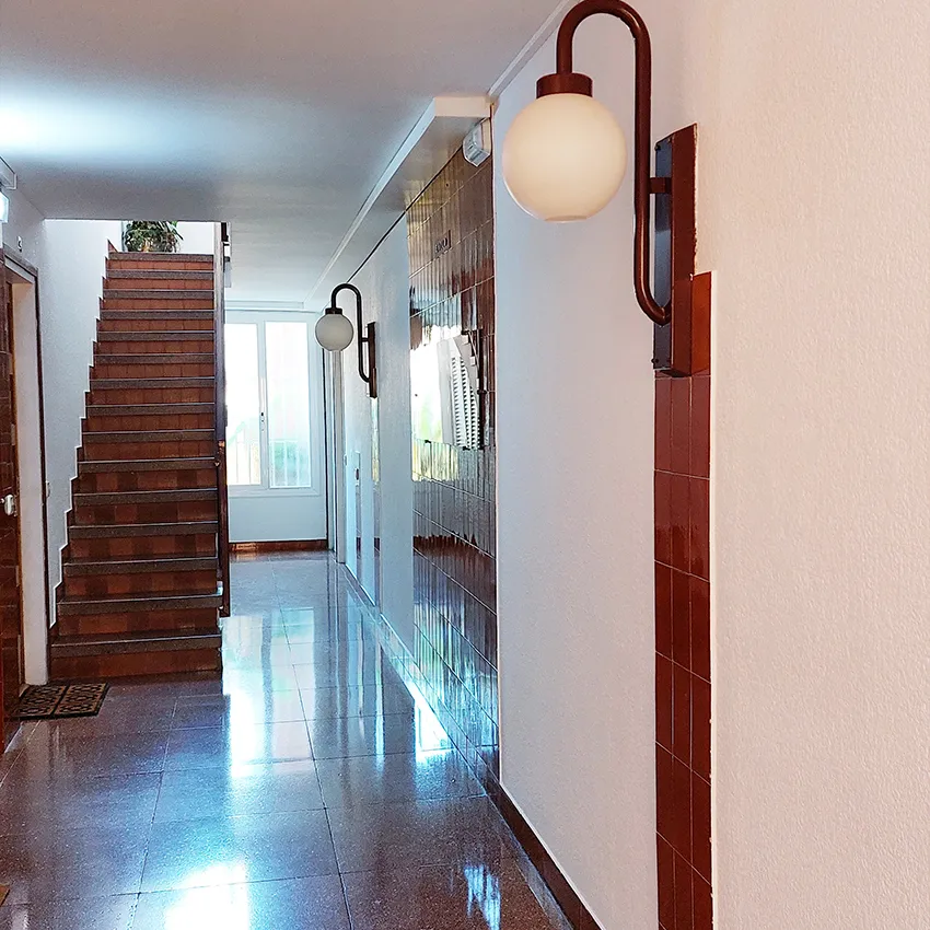 Pintura escalera comunidad de vecinos en Barcelona - BARNACOLOR